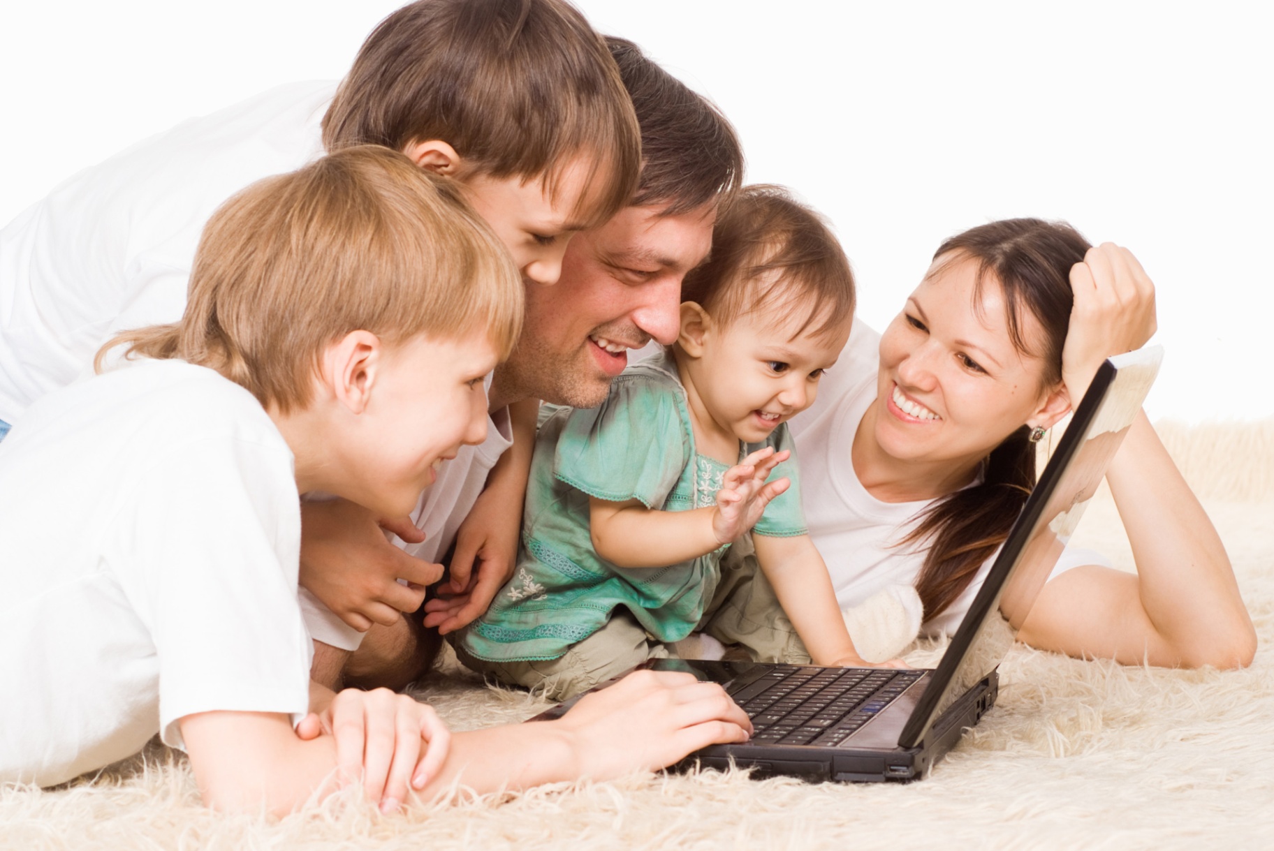 Connect Easily and Instantly with Modern Mobile Solutions Designed for the UAE